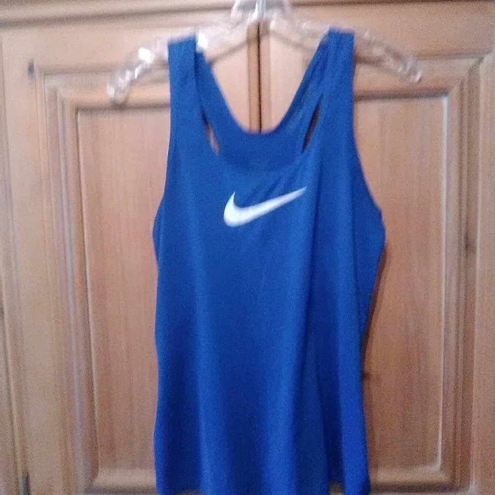 Nike top